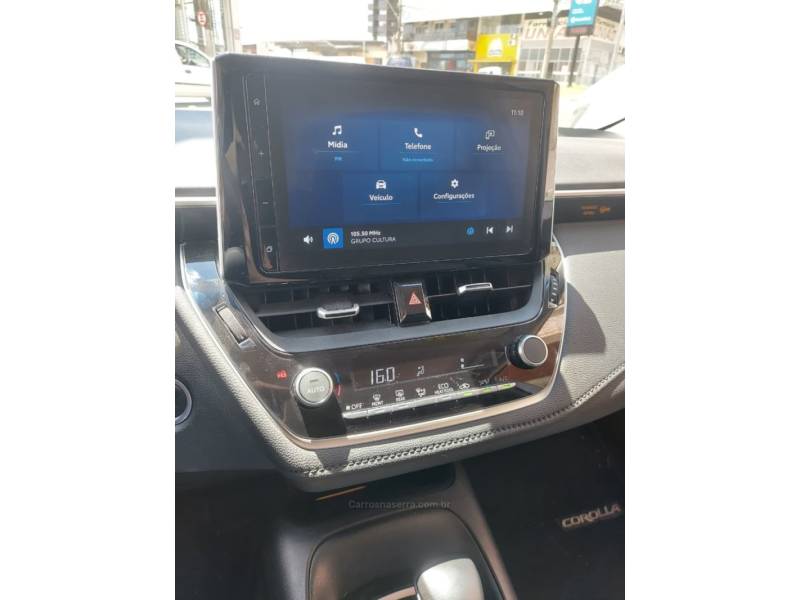 TOYOTA - COROLLA - 2023/2024 - Branca - R$ 147.900,00