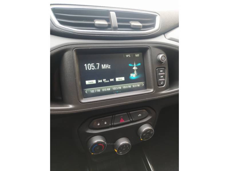 CHEVROLET - ONIX - 2017/2017 - Branca - R$ 59.990,00