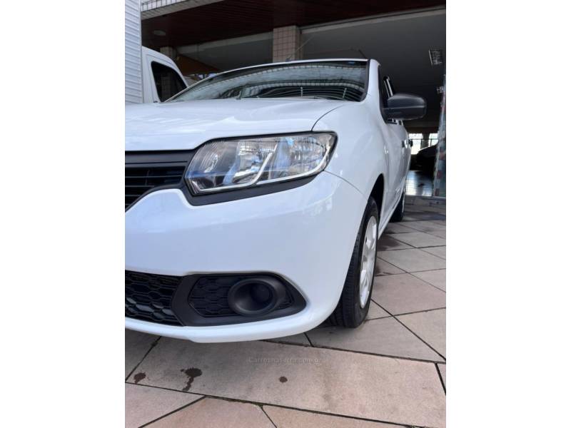 RENAULT - SANDERO - 2017/2017 - Branca - R$ 39.900,00
