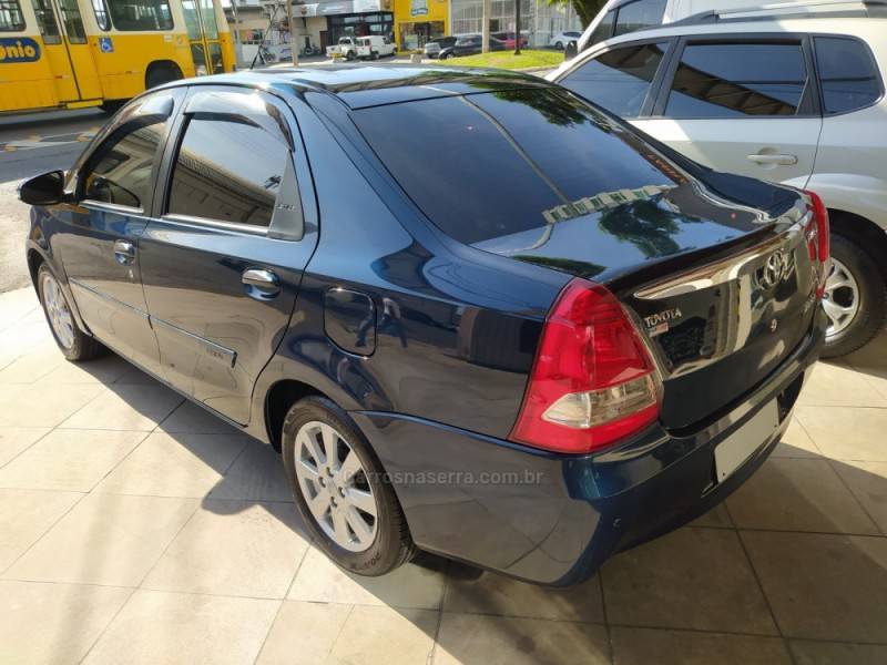 TOYOTA - ETIOS - 2016/2017 - Azul - R$ 51.900,00