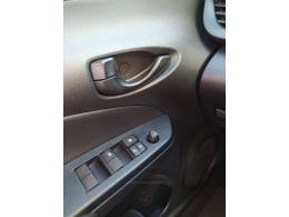 TOYOTA - YARIS - 2022/2023 - Prata - R$ 85.900,00