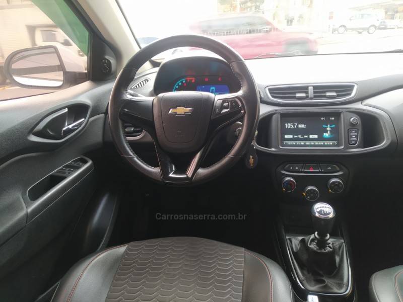 CHEVROLET - ONIX - 2017/2017 - Branca - R$ 59.990,00
