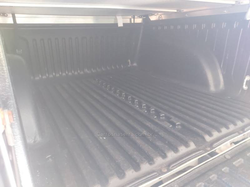 VOLKSWAGEN - SAVEIRO - 2012/2013 - Branca - R$ 44.500,00