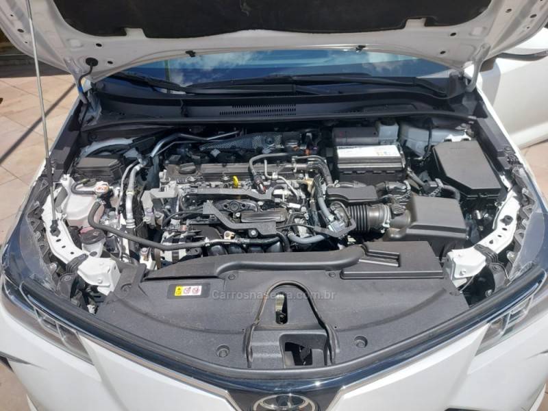 TOYOTA - COROLLA - 2023/2024 - Branca - R$ 147.900,00