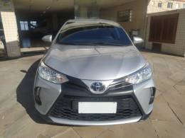TOYOTA - YARIS - 2022/2023 - Prata - R$ 85.900,00