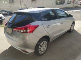 TOYOTA - YARIS - 2022/2023 - Prata - R$ 85.900,00