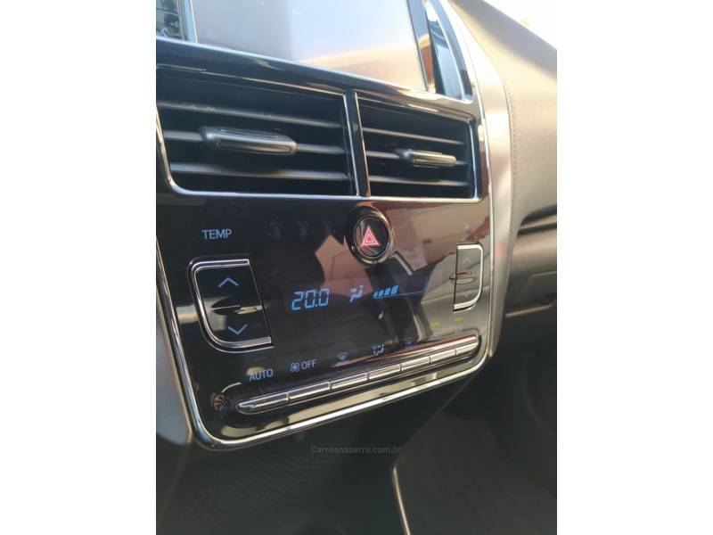 TOYOTA - YARIS - 2022/2023 - Prata - R$ 85.900,00