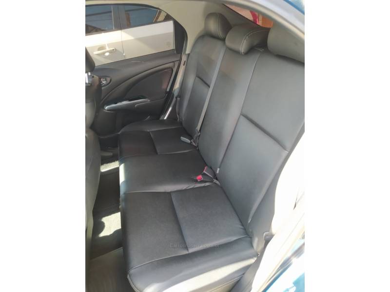 TOYOTA - ETIOS - 2016/2017 - Azul - R$ 59.400,00
