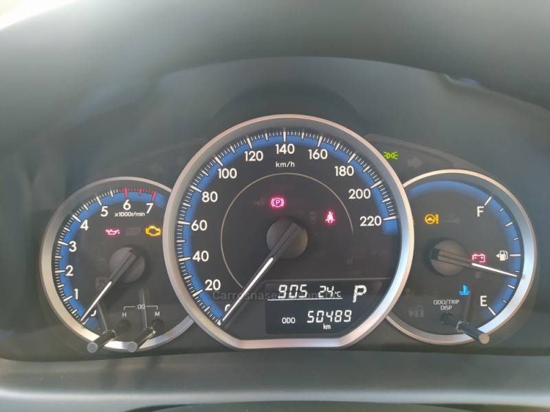 TOYOTA - YARIS - 2022/2023 - Prata - R$ 85.900,00