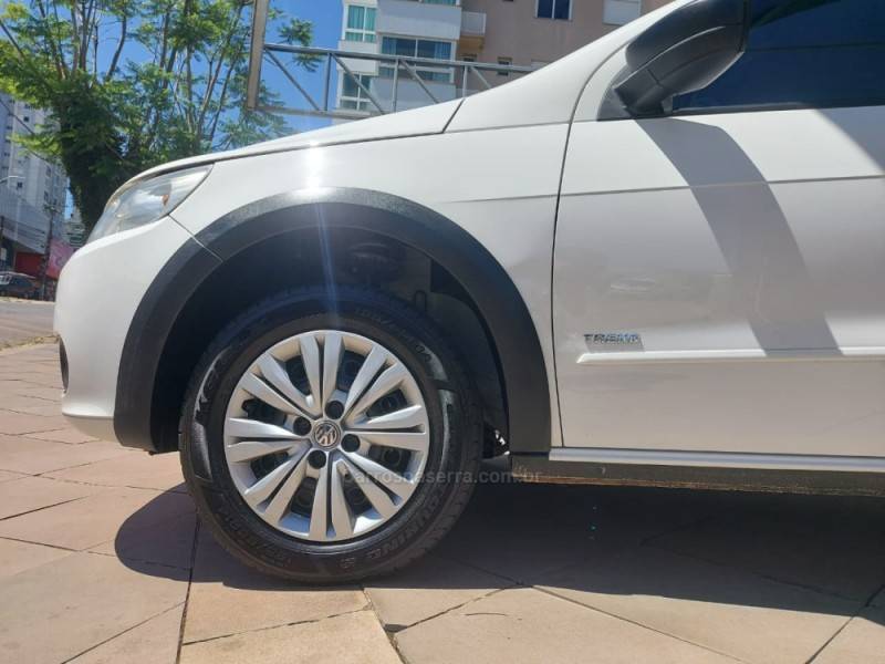 VOLKSWAGEN - SAVEIRO - 2012/2013 - Branca - R$ 44.500,00