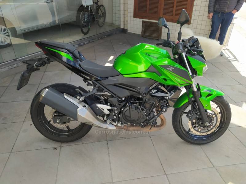 KAWASAKI - Z400 - 2023/2023 - Verde - R$ 28.500,00