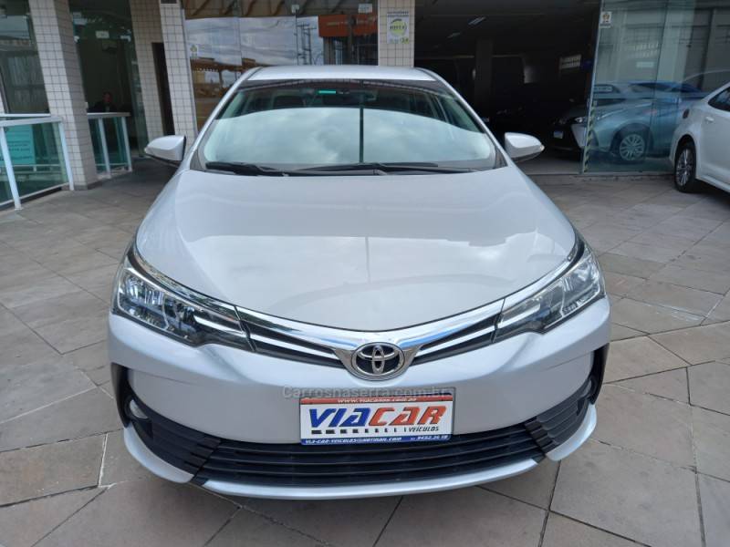 TOYOTA - COROLLA - 2017/2018 - Prata - R$ 88.900,00
