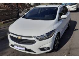 CHEVROLET - ONIX - 2017/2018 - Branca - R$ 68.000,00