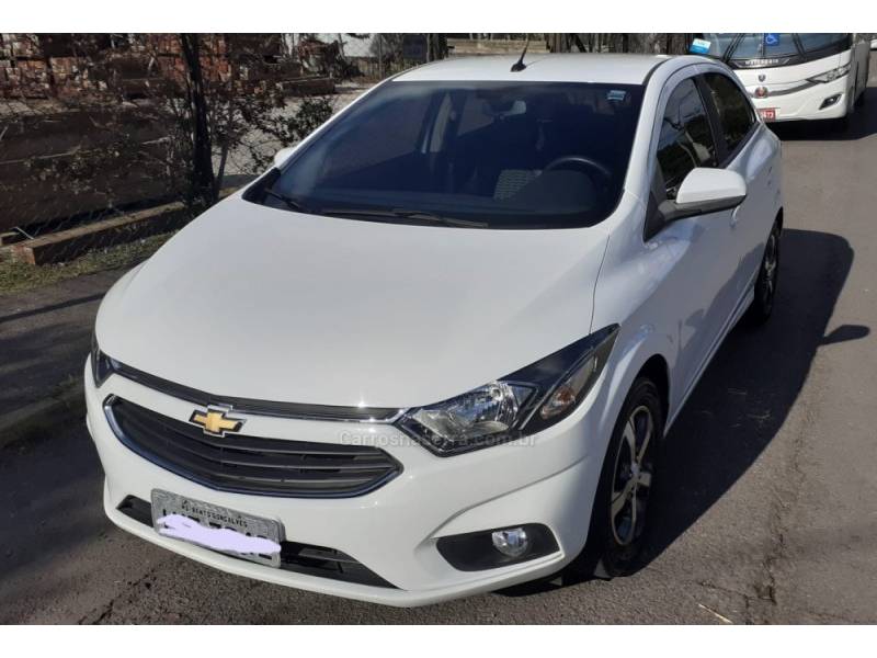 CHEVROLET - ONIX - 2017/2018 - Branca - R$ 68.000,00