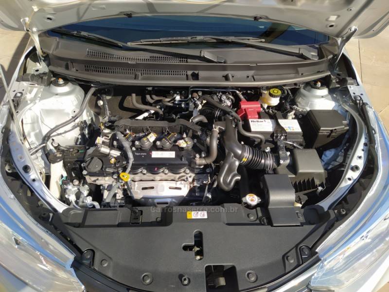 TOYOTA - YARIS - 2022/2023 - Prata - R$ 85.900,00