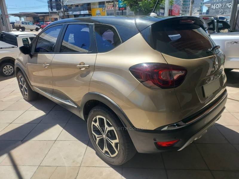 RENAULT - CAPTUR - 2022/2023 - Bege - R$ 97.900,00