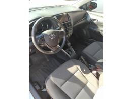 TOYOTA - YARIS - 2022/2023 - Prata - R$ 85.900,00