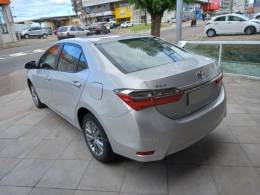 TOYOTA - COROLLA - 2017/2018 - Prata - R$ 87.900,00