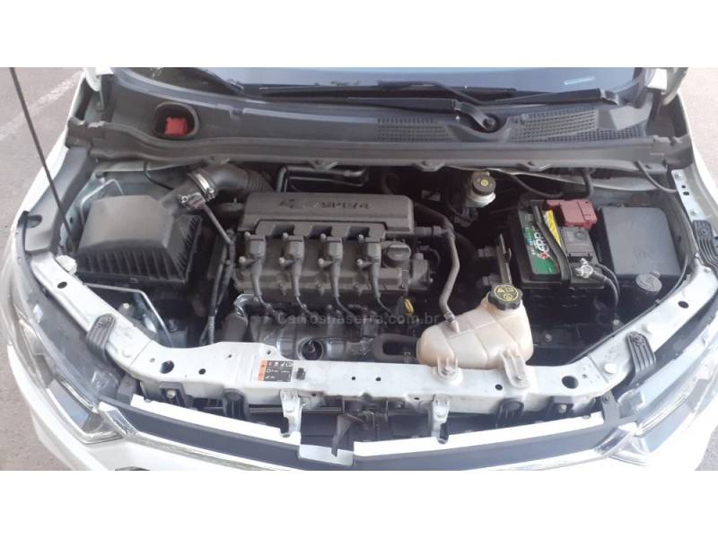 CHEVROLET - ONIX - 2017/2018 - Branca - R$ 68.000,00