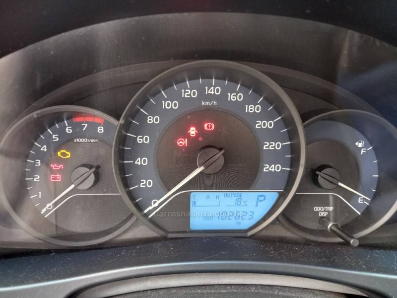 TOYOTA - COROLLA - 2017/2018 - Prata - R$ 88.900,00