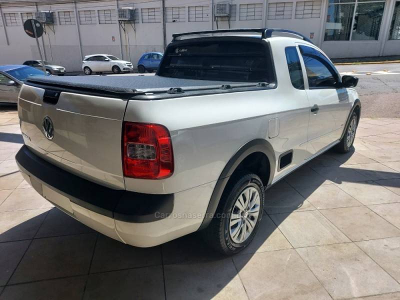 VOLKSWAGEN - SAVEIRO - 2012/2013 - Branca - R$ 44.500,00