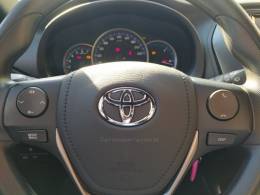 TOYOTA - YARIS - 2022/2023 - Prata - R$ 85.900,00