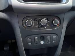 RENAULT - SANDERO - 2017/2017 - Branca - R$ 38.900,00