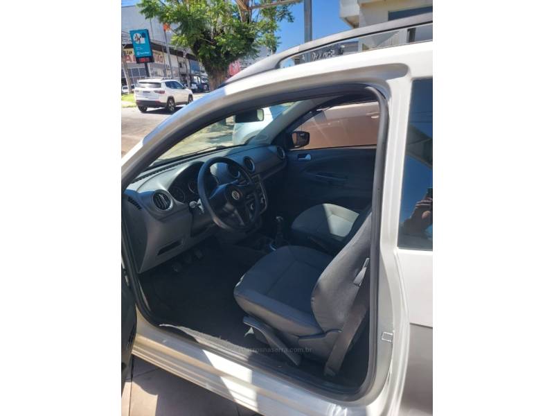 VOLKSWAGEN - SAVEIRO - 2012/2013 - Branca - R$ 44.500,00