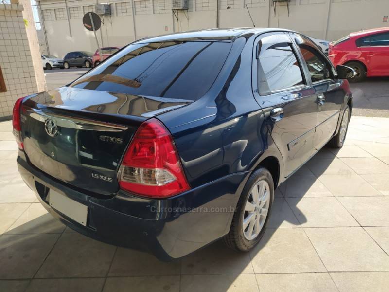 TOYOTA - ETIOS - 2016/2017 - Azul - R$ 49.900,00