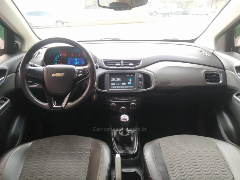 CHEVROLET - ONIX - 2017/2017 - Branca - R$ 59.990,00