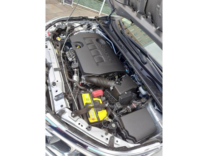 TOYOTA - COROLLA - 2017/2018 - Prata - R$ 87.900,00
