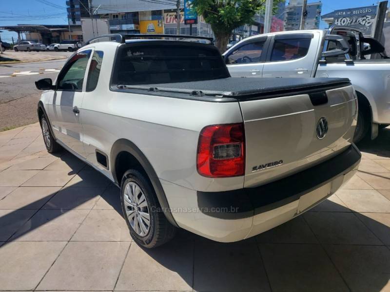 VOLKSWAGEN - SAVEIRO - 2012/2013 - Branca - R$ 44.500,00