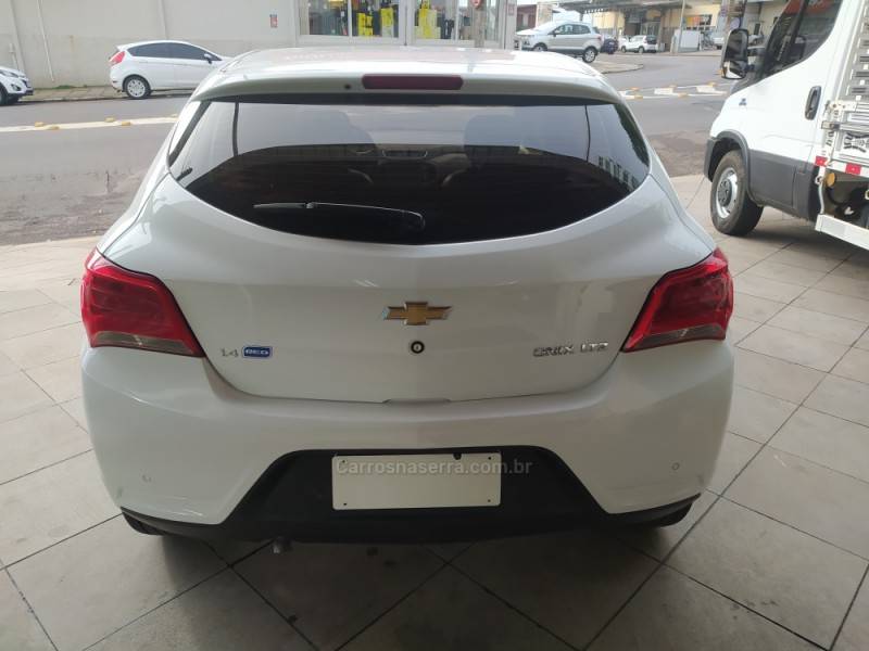CHEVROLET - ONIX - 2017/2017 - Branca - R$ 59.990,00
