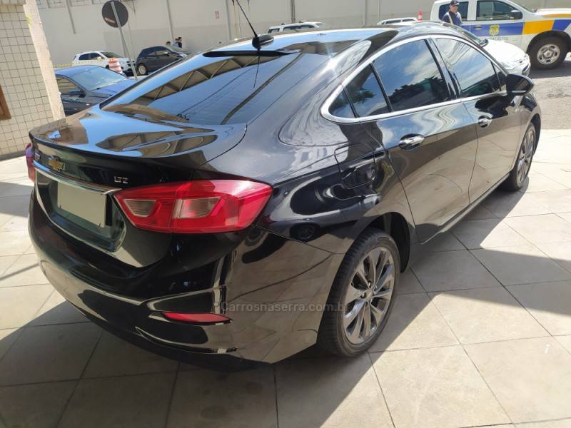 CHEVROLET - CRUZE - 2016/2017 - Preta - R$ 76.800,00