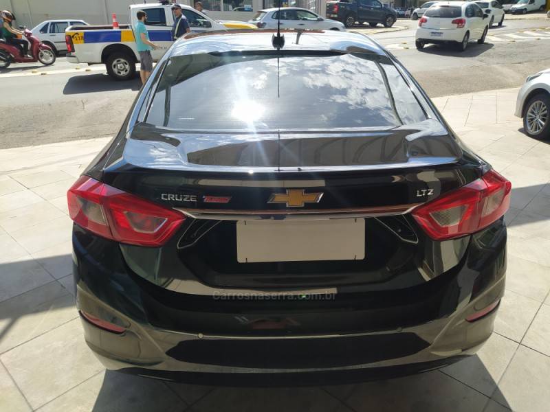 CHEVROLET - CRUZE - 2016/2017 - Preta - R$ 76.800,00