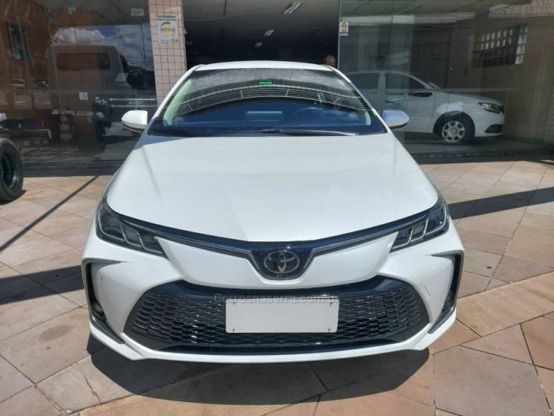 TOYOTA - COROLLA - 2023/2024 - Branca - R$ 147.900,00