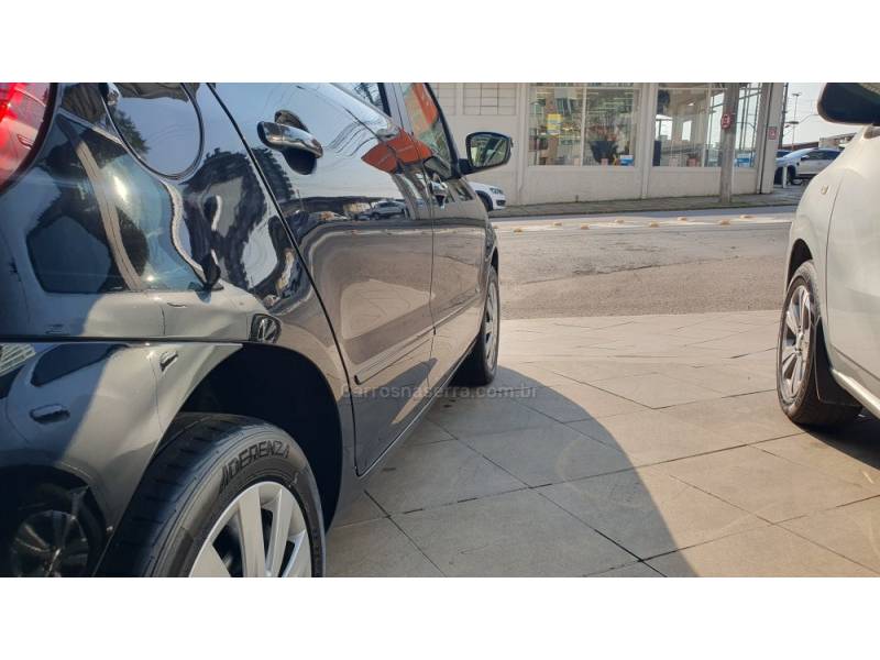 VOLKSWAGEN - FOX - 2013/2014 - Preta - R$ 37.900,00