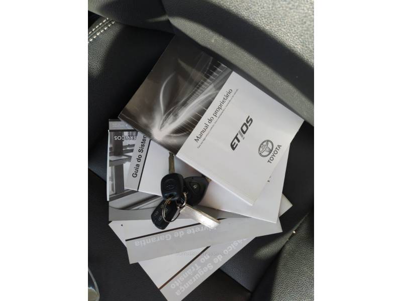 TOYOTA - ETIOS - 2016/2017 - Azul - R$ 49.900,00