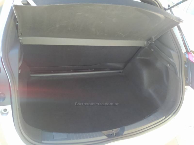 TOYOTA - YARIS - 2022/2023 - Prata - R$ 85.900,00