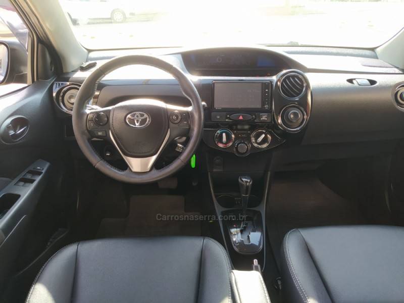 TOYOTA - ETIOS - 2016/2017 - Azul - R$ 51.900,00