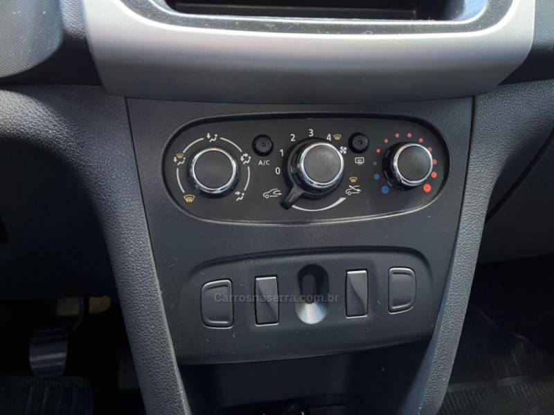 RENAULT - SANDERO - 2017/2017 - Branca - R$ 39.900,00