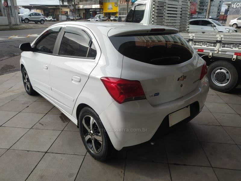 CHEVROLET - ONIX - 2017/2017 - Branca - R$ 59.990,00