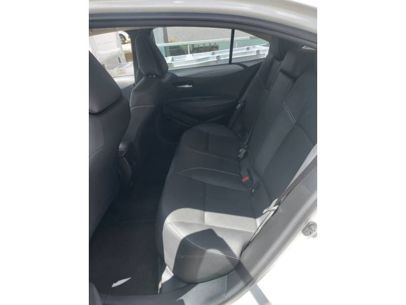 TOYOTA - COROLLA - 2023/2024 - Branca - R$ 147.900,00