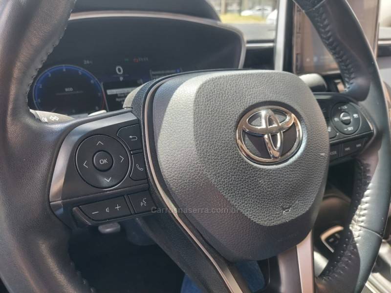 TOYOTA - COROLLA - 2023/2024 - Branca - R$ 147.900,00